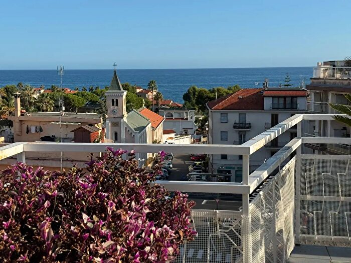 Appartamento con 8 locali in vendita in Via della Repubblica, Sanremo