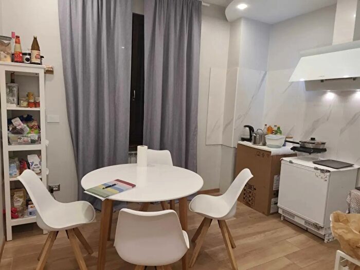 Appartamento trilocale in vendita in Via Lauro Rossi, Torino