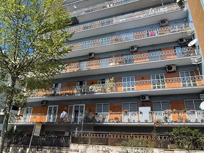 Appartamento con 5 locali in affitto in Via Domenico Fontana, Napoli