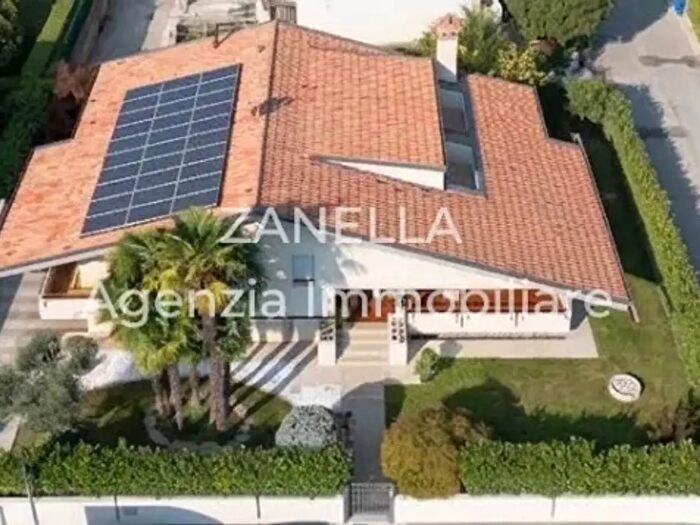 Casa con 6 locali in vendita in Castelfranco Veneto