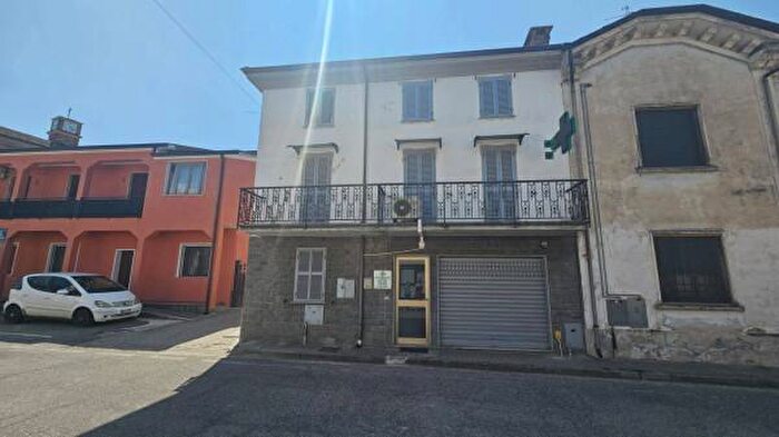 Casa quadrilocale in vendita in Via Roma, Mezzanino