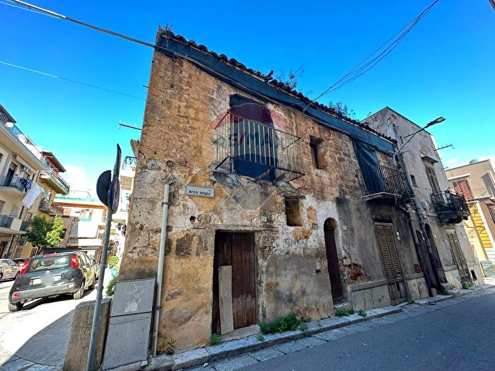 Casa con 14 locali in vendita in Via Arco Angio, Bagheria