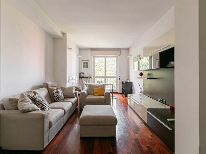 Appartamento trilocale in affitto in Via Alfonso Cossa, Quartiere Forlanini, Milano
