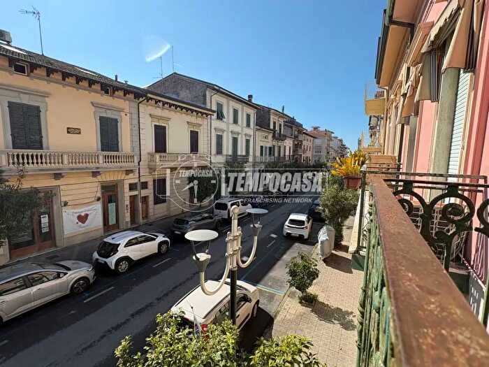 Appartamento quadrilocale in vendita in Via IV Novembre, Viareggio