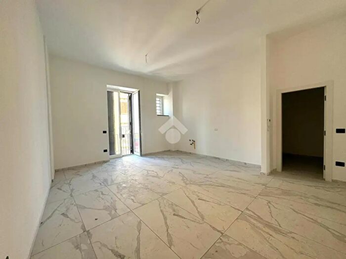 Appartamento trilocale in vendita in Via Ss Giovanni E Paolo, Napoli