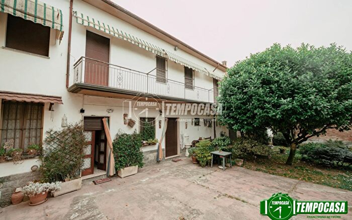 Casa con 6 locali in vendita in Piazza Vittorio Emanuele II, Corana