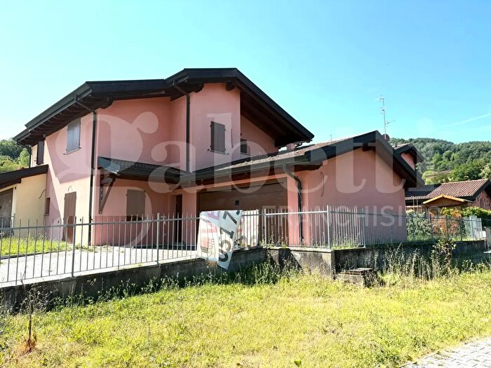 Casa con 5 locali in vendita in Via della Chiesa Vecchia, Castiglione Dei Pepoli