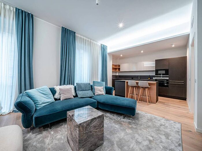 Appartamento bilocale in affitto in Via Francesco Sforza, Quadronno Crocetta, Milano
