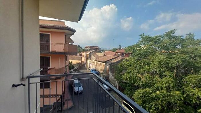 Appartamento trilocale in vendita in Via Risorgimento, Camporotondo Etneo