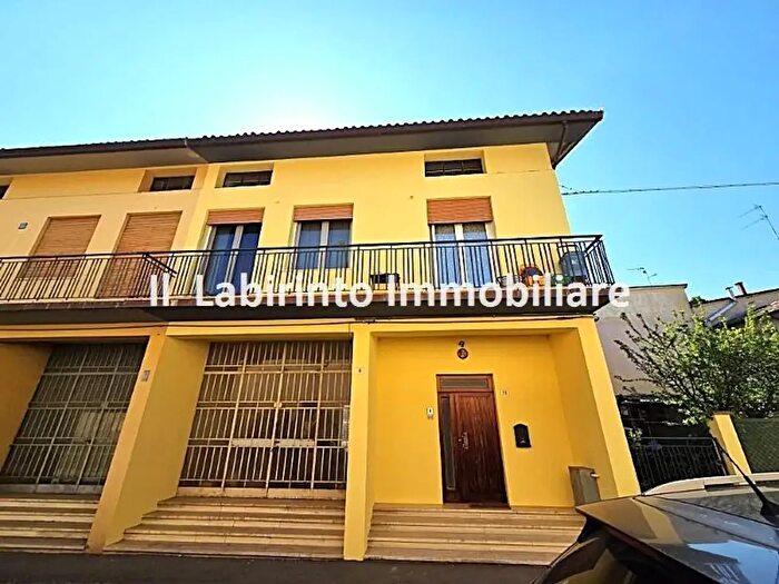 Casa con 8 locali in vendita in Via IV Novembre, Riolo Terme