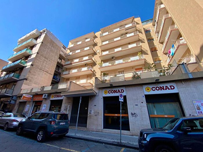 Appartamento con 6 locali in affitto in Via Umberto I, Corso Italia Europa, Catania