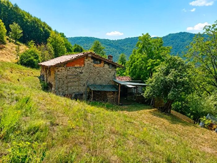Casa con 6 locali in vendita in Pertica Bassa