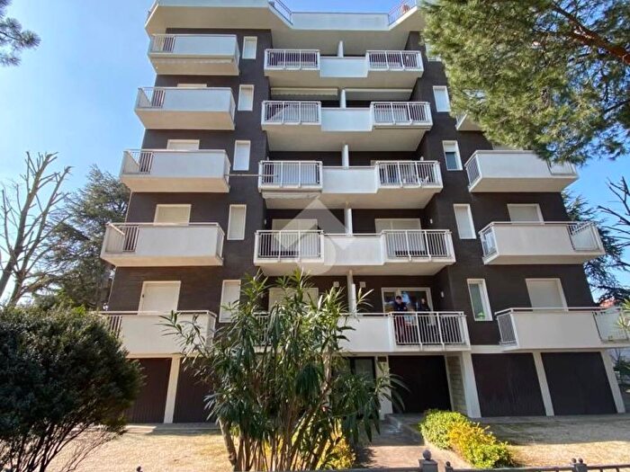 Appartamento trilocale in affitto in Viale Titano, Pinarella, Cervia