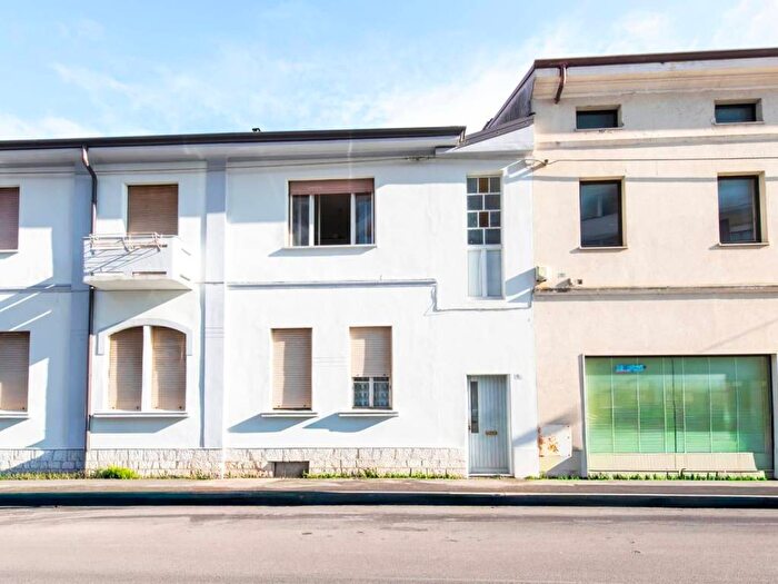 Appartamento quadrilocale in affitto in VIA ALFIERI, Centro, Gorizia