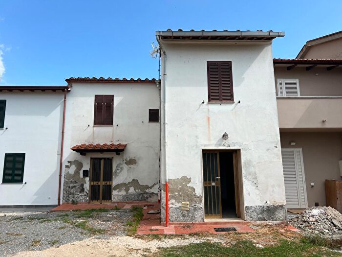 Casa con 5 locali in vendita in Santa Maria A Monte