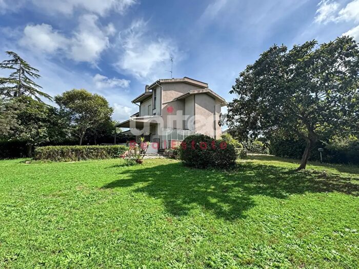 Casa con 6 locali in vendita in Via Solone, Roma