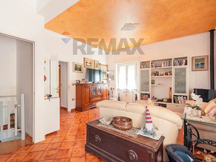 Casa con 8 locali in vendita in Via Alvareto, Cupramontana