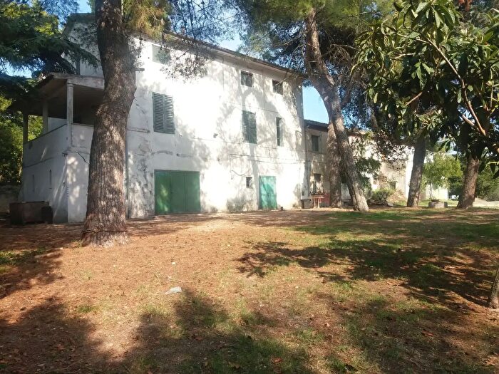 Appartamento con 20 locali in vendita in Camerano