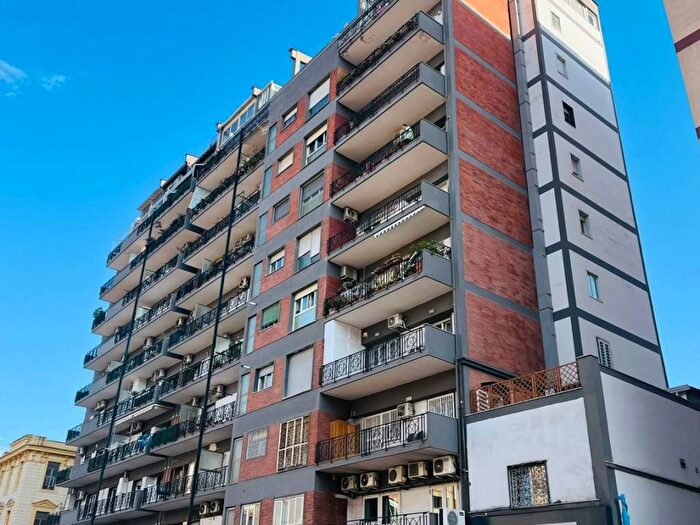 Appartamento quadrilocale in affitto in Via Benedetto Cariteo, Fuorigrotta, Napoli