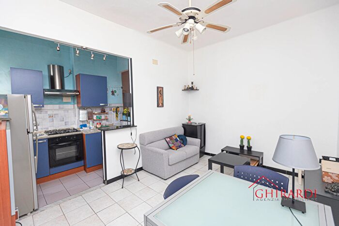 Appartamento quadrilocale in vendita in Via S M Costa, Genova