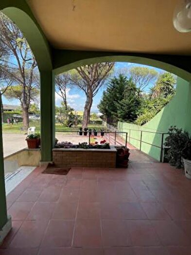 Casa con 6 locali in vendita in Latina