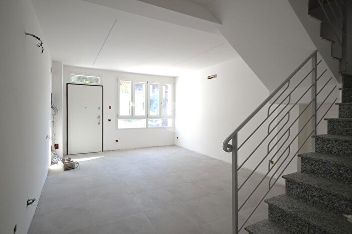 Appartamento trilocale in vendita in Via Edmondo De Amicis, Sedriano