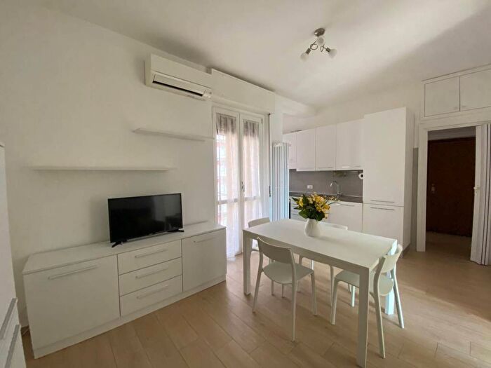 Appartamento bilocale in affitto in Via Legnone, Dergano, Milano
