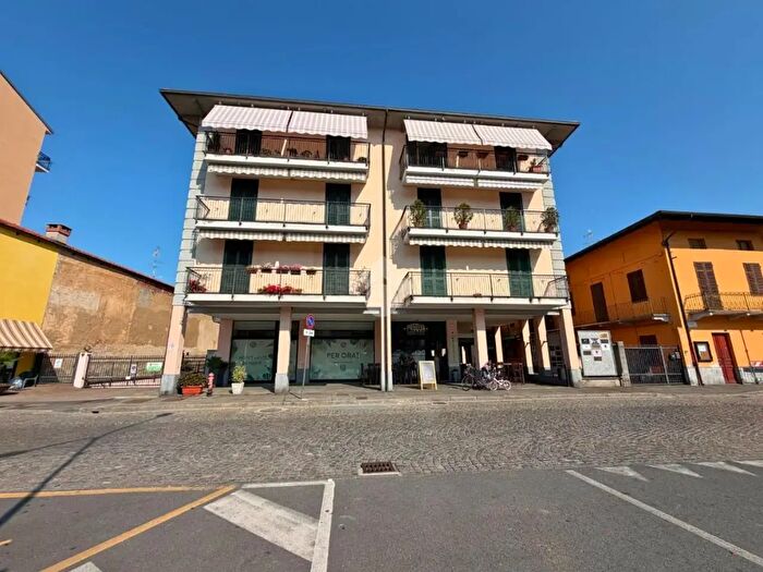 Appartamento quadrilocale in vendita in Piazza Vittorio Veneto, Santhia'