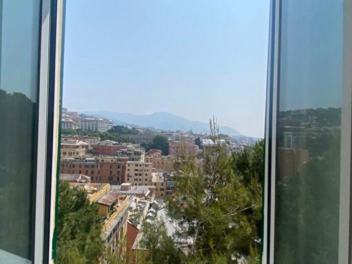 Appartamento con 6 locali in affitto in Via Cesare Crosa di Vergagni, Castelletto, Genova