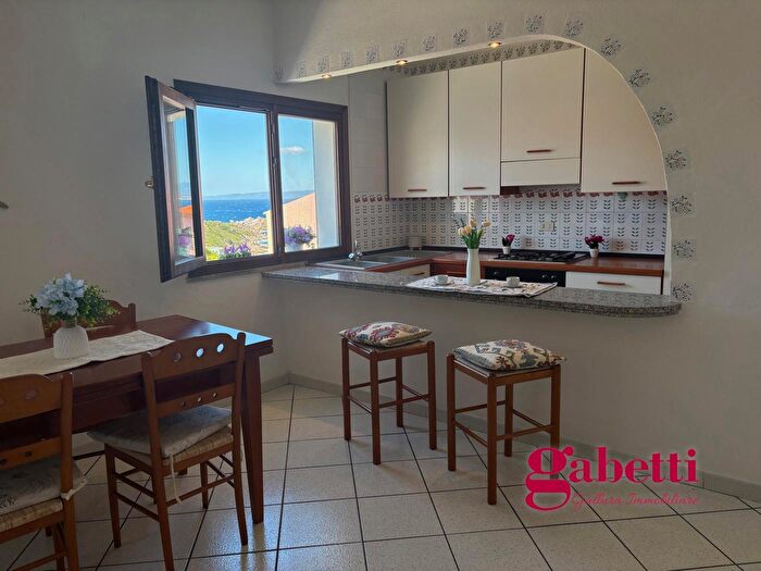 Appartamento trilocale in vendita in Via Amsicora, Santa Teresa Gallura