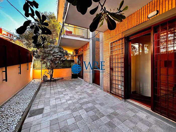 Appartamento quadrilocale in affitto in Via Bonaldo Stringher, Vigna Clara Vigna Stelluti, Roma