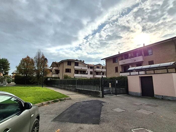 Appartamento bilocale in affitto in Centro, Caronno Pertusella