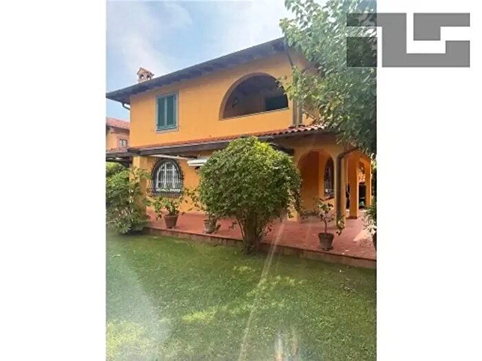 Casa con 10 locali in vendita in Forte Dei Marmi