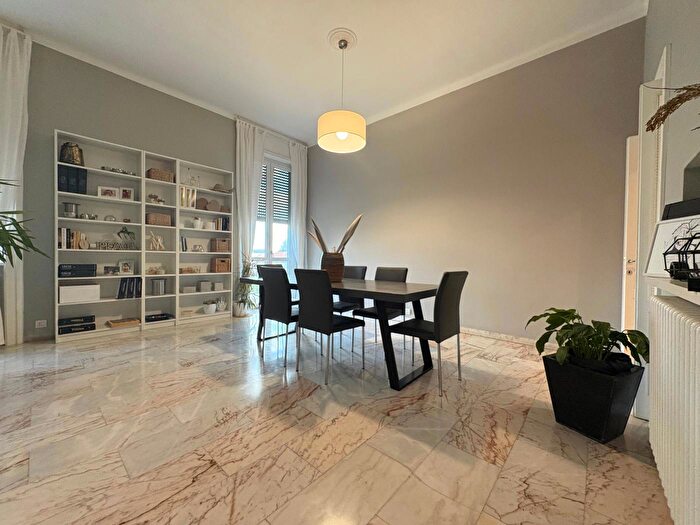 Appartamento con 5 locali in vendita in Via Roma, Marcallo Con Casone