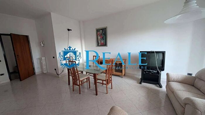 Appartamento trilocale in affitto in Magenta