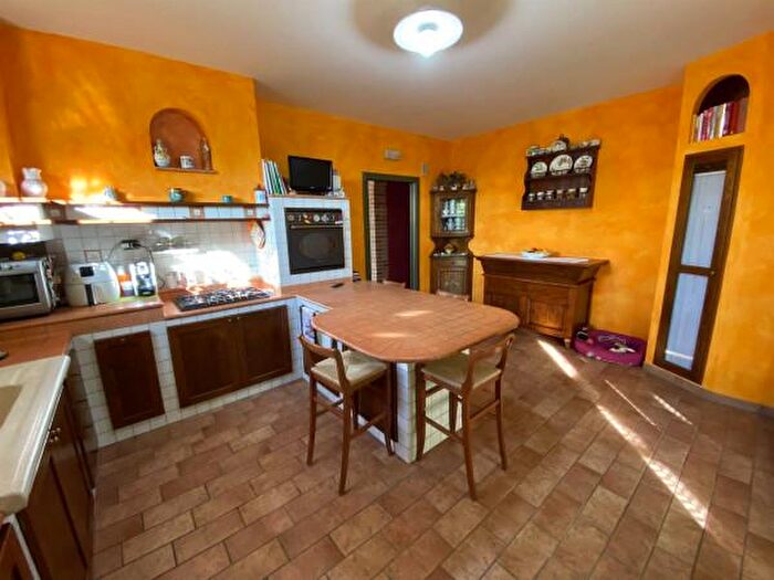 Appartamento con 6 locali in vendita in Urbino