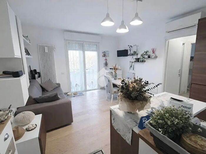 Appartamento trilocale in vendita in Via Ossi, Forli