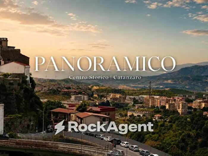 Appartamento quadrilocale in vendita in Largo Prigioni Catanza, Catanzaro