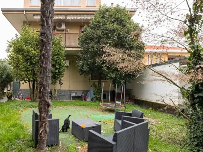 Casa con 6 locali in vendita in Novara