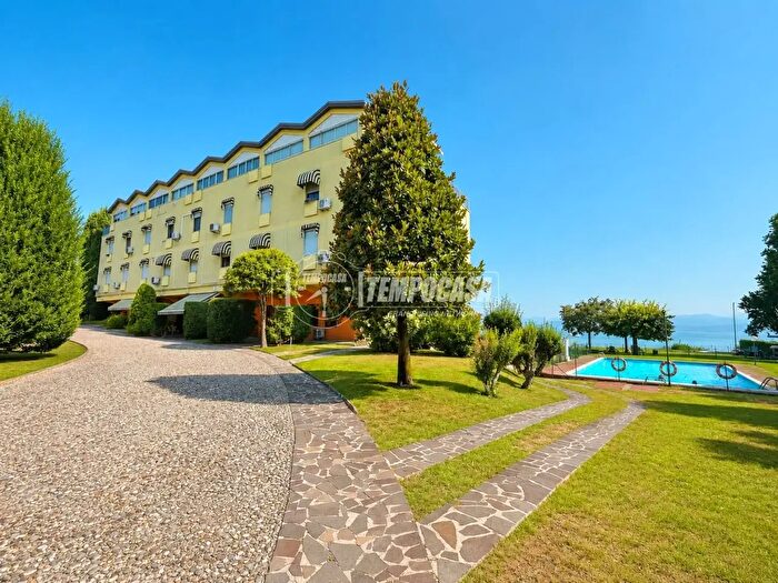 Appartamento trilocale in vendita in Via Miralago, Peschiera Del Garda
