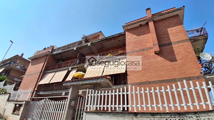 Appartamento trilocale in vendita in Roma