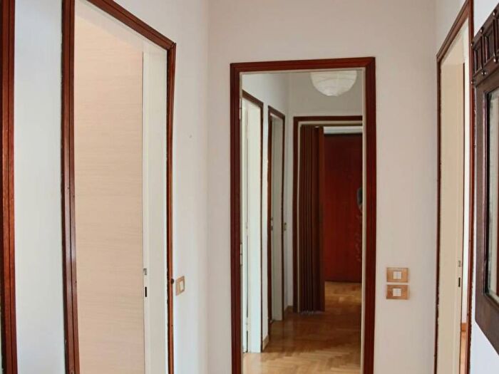 Appartamento trilocale in affitto in Viale Cassala, Navigli Darsena, Milano