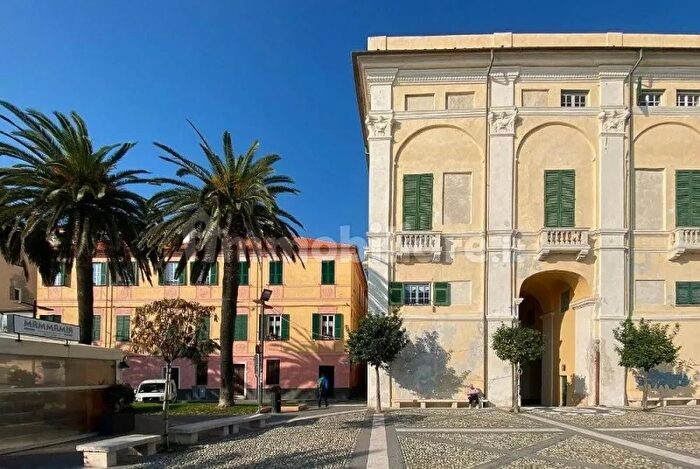 Appartamento con 5 locali in vendita in Via della Concezione, Finale Ligure