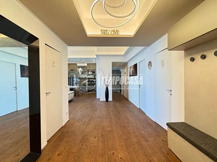 Appartamento con 8 locali in vendita in Via Antonio Cantore a, Genova