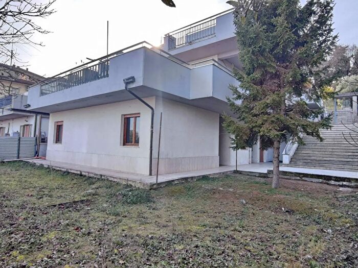 Appartamento con 7 locali in vendita in Via Mazzini, Acquaviva Picena