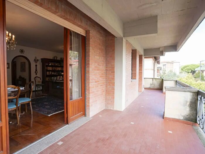 Appartamento con 8 locali in vendita in Via Marche, Grosseto