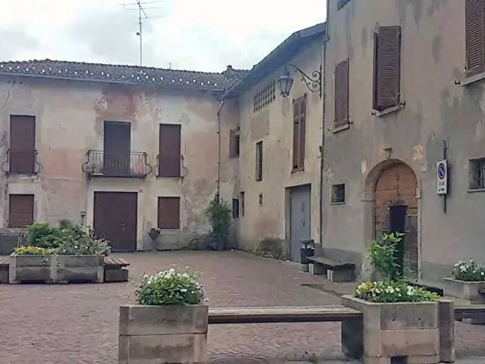 Casa con 16 locali in vendita in Via Giani, Cassano Valcuvia