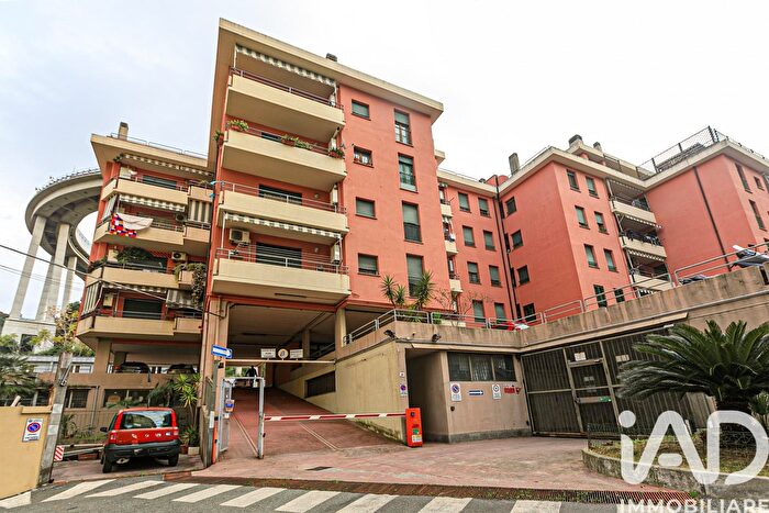 Appartamento trilocale in vendita in Via Silvio Spaventa, Genova