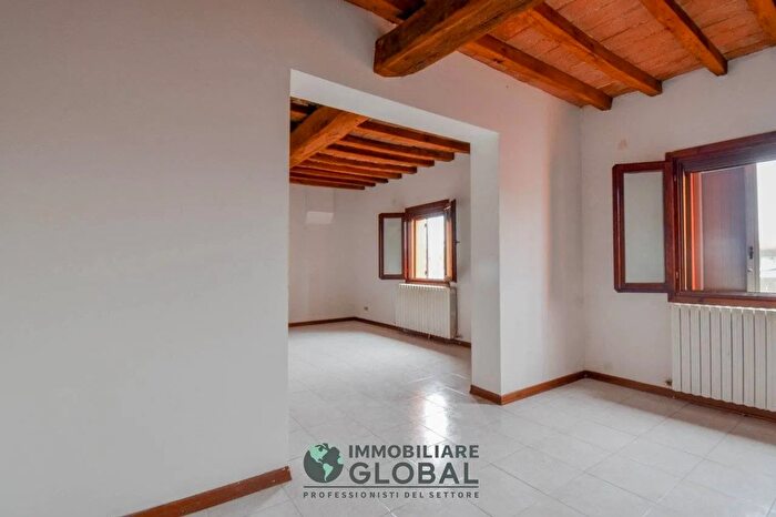 Appartamento quadrilocale in vendita in Strada Attiraglio Modena, Modena