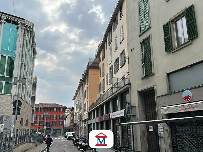 Appartamento trilocale in vendita in Via Borfuro, Bergamo